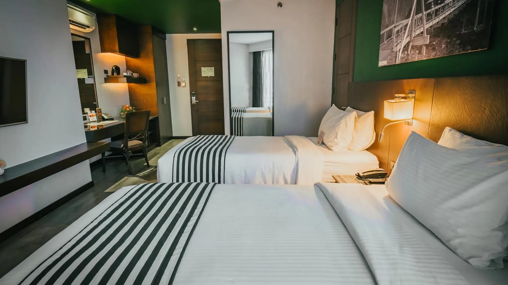 ****  1898 Hotel Colonia En Las Filipinas Makati City Filipinas
