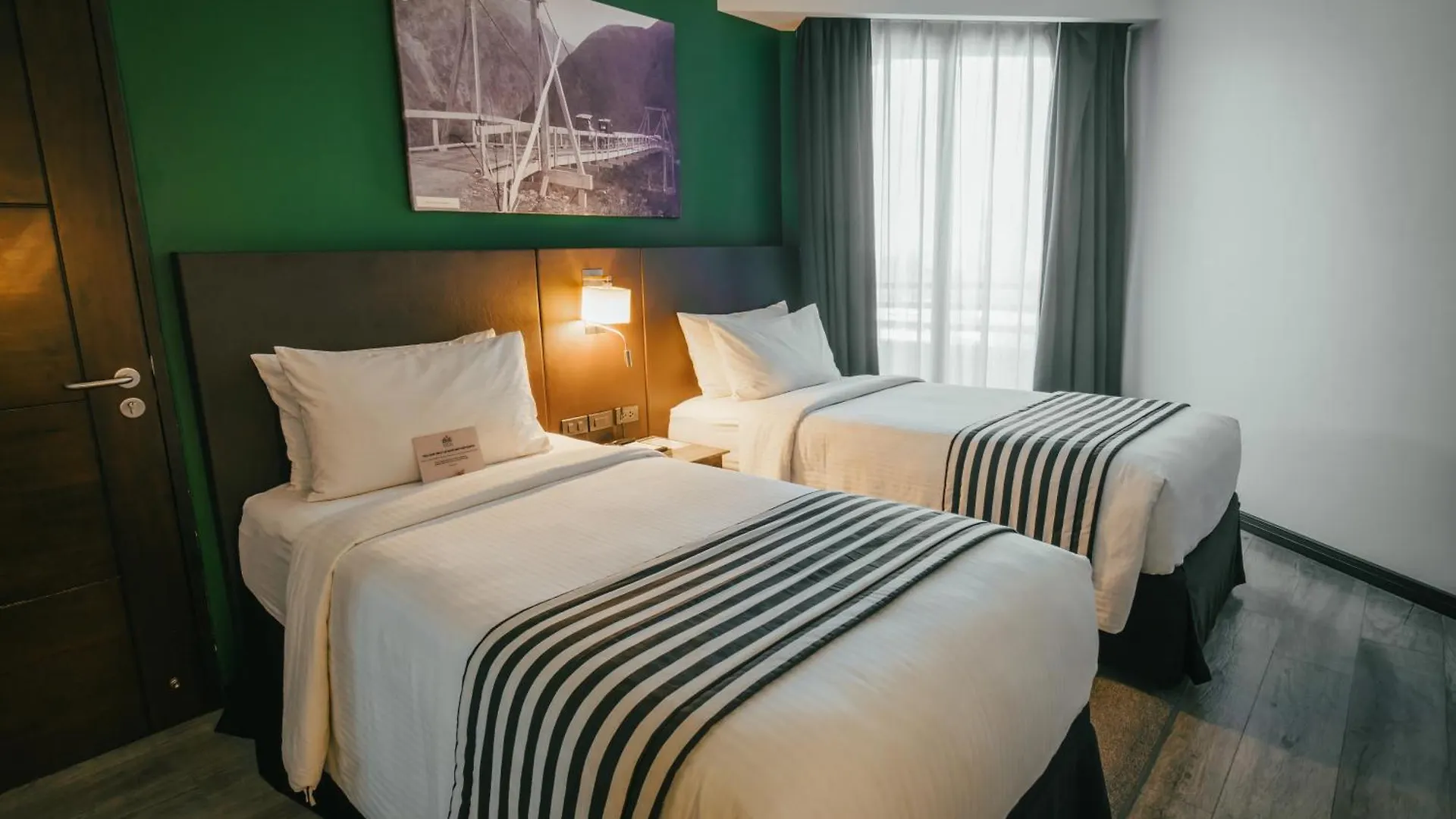 ****  1898 Hotel Colonia En Las Filipinas Makati City Filipinas